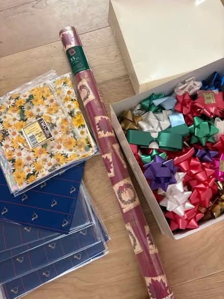 Photo of free Xmas gift wrap and bows and bags (94087) #1
