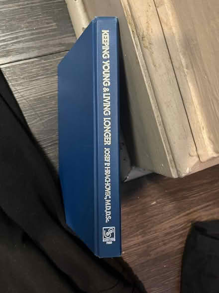 Photo of free mattres chairs book (Fairfax virginia) #2