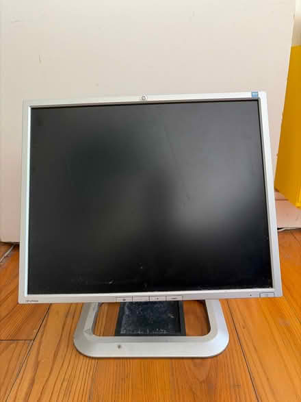 Photo of free HP 19” LCD Monitor (Old Street, Clerkenwell, EC1V) #1