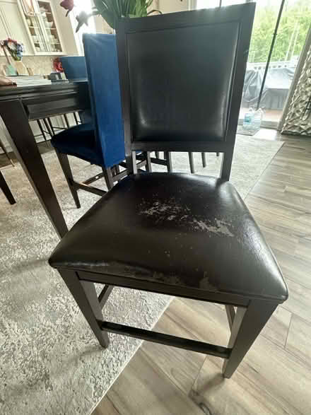 Photo of free Dining room table and chairs (White plains) #3