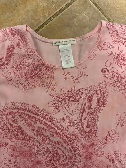 Photo of free Ladies medium pink top (L5L 5P5) #2