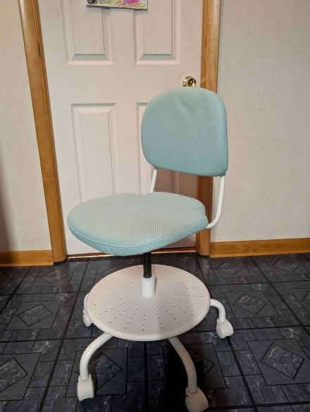 Photo of free Kids desk chair (Derwood (Muncaster + Granby)) #1