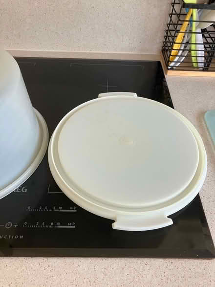 Photo of free Tupperware Cake Container (Stock CM4) #2