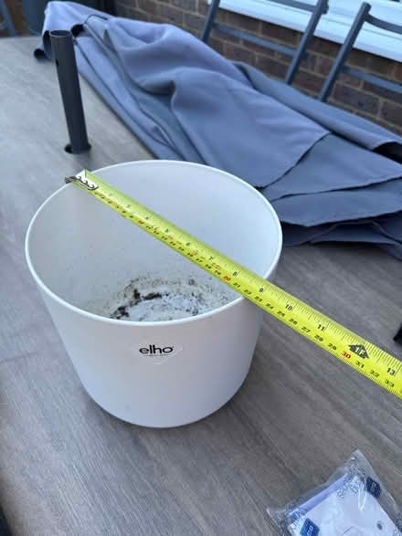 Photo of free Elho 9inch indoor white plant pot (Walstead RH16) #1