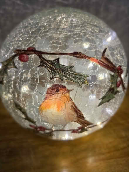 Photo of free Light up Robin crackle effect glass ball (Stroud GL5) #1