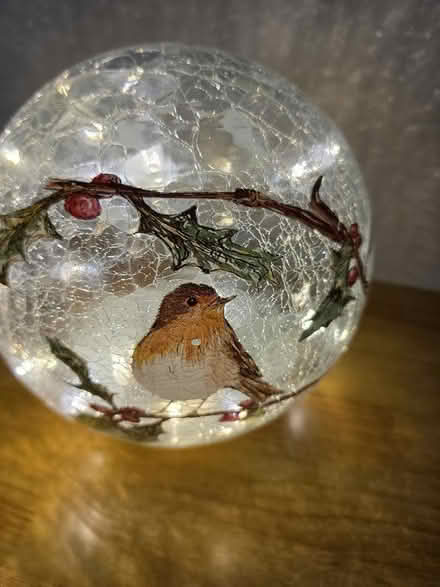 Photo of free Light up Robin crackle effect glass ball (Stroud GL5) #2