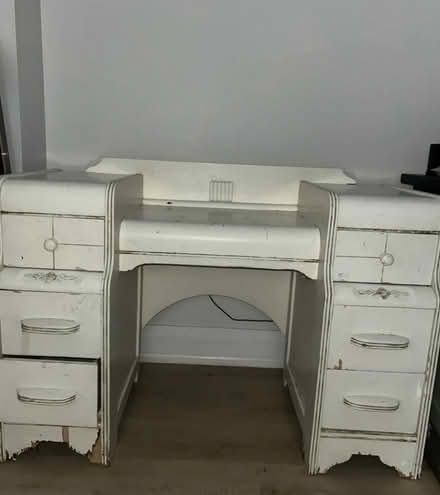 Photo of free Vintage vanity (Mount pleasant and Hillsdale) #2