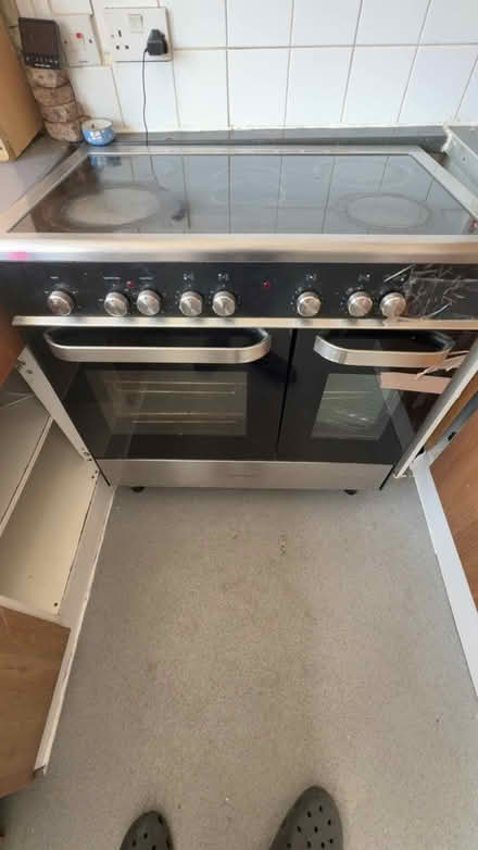 Photo of free oven (IG11 0UB) #1