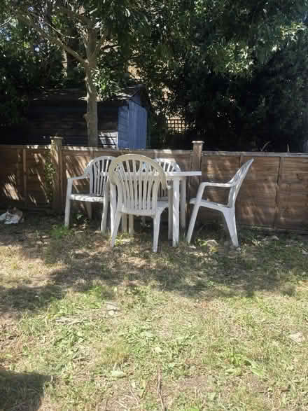 Photo of free garden furniture (streatham common SW16) #1