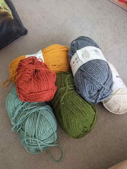 Photo of free Yarn (Rawdon LS19) #1