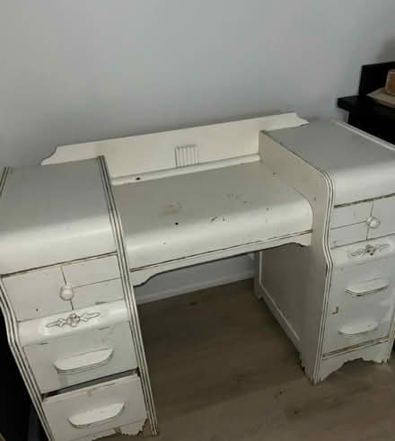Photo of free Vintage vanity (Mount pleasant and Hillsdale) #1