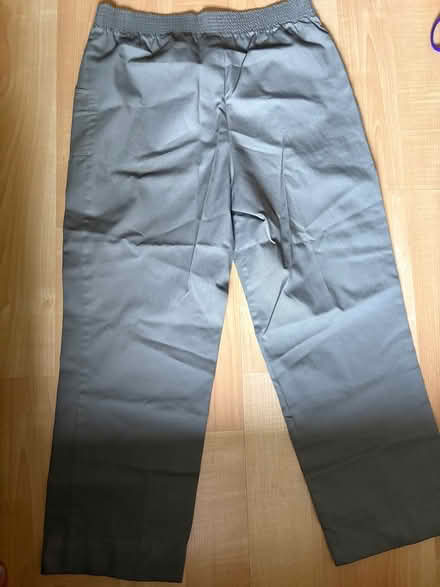 Photo of free Tabi ladies khaki pants size 8 (L5L 5P5) #3