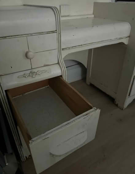 Photo of free Vintage vanity (Mount pleasant and Hillsdale) #3