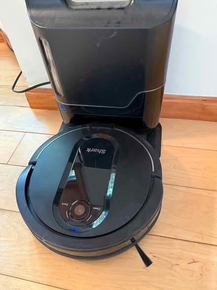 Photo of free Self-emptying Robot vac (DC side of Warrenton) #2