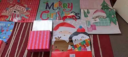 Photo of free Christmas gift bags and boxes (Hampton) #1