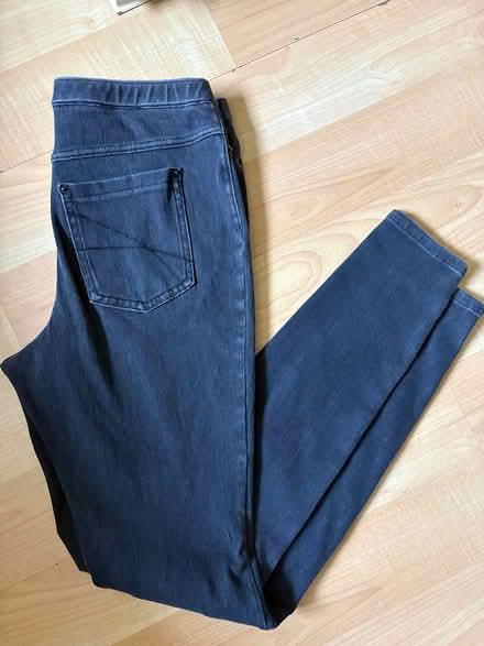 Photo of free Ladies skinny jeans Small dark grey (L5L 5P5) #2