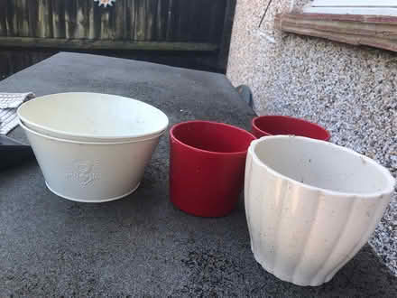 Photo of free 5 pots 2 metal (Letchworth SG6) #1
