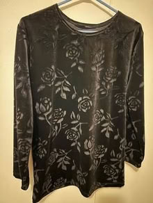 Photo of free Black velvet like top Small-Medium (L5L 5P5) #1