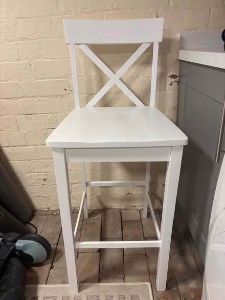 Photo of free White bar stool (Stratford-upon-Avon CV37) #1