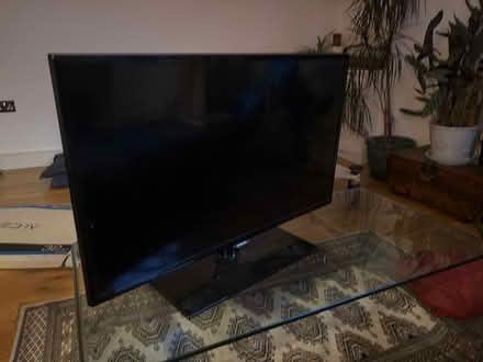 Photo of free Samsung Series 5 LED Smart TV 80cm (Hornsey N8) #1