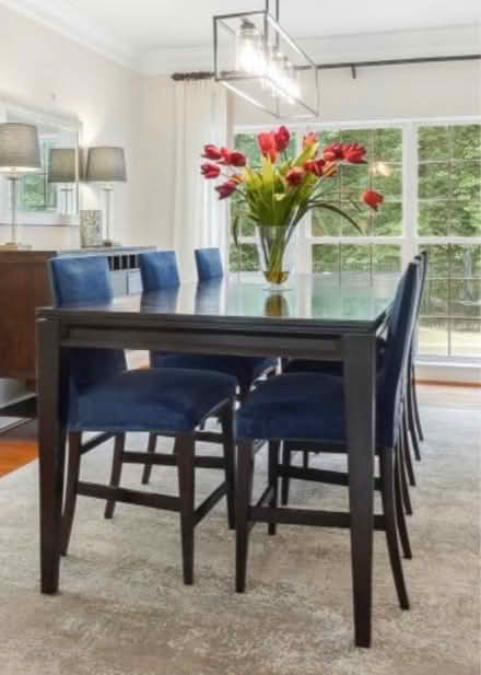 Photo of free Dining room table and chairs (White plains) #1