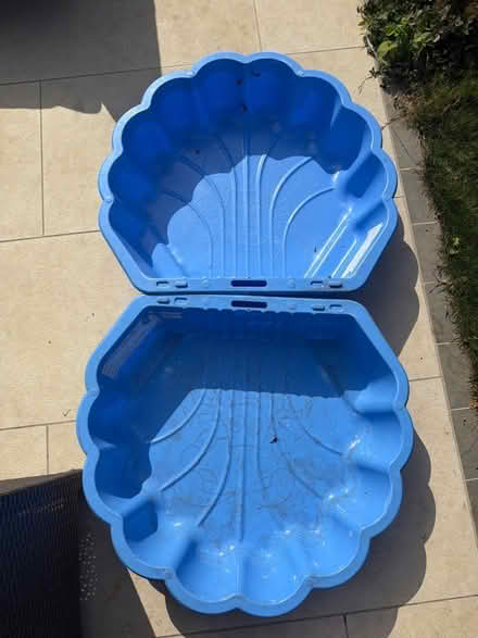 Photo of free Paddling pool / sandpit (London Rd, HW HP11) #1