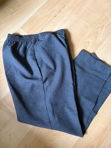 Photo of free ladies grey dress pants XS-Small (L5L 5P5) #1