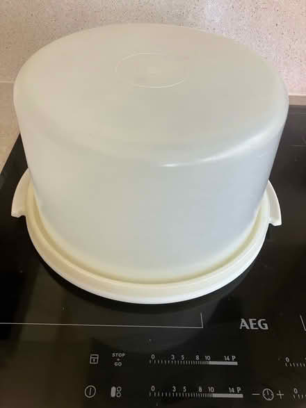 Photo of free Tupperware Cake Container (Stock CM4) #1
