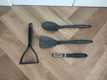 Photo of free Black plastic kitchen utensils set (Abingdon OX14) #2