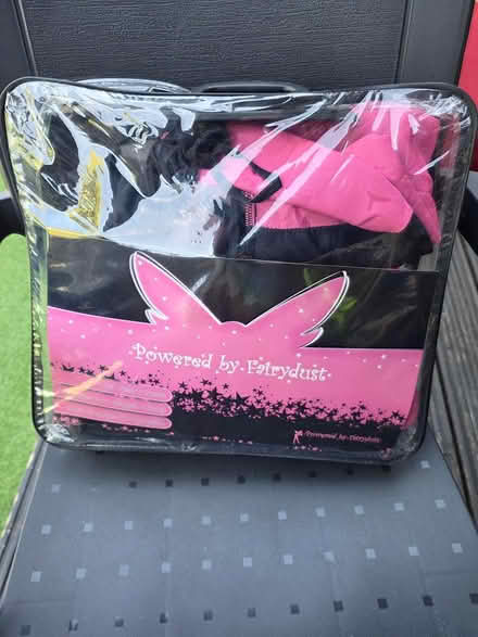 Photo of free Pink and black car seat cover (Streatham Vale SW16) #4
