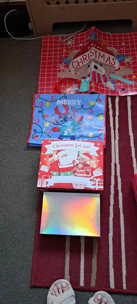 Photo of free Christmas gift bags and boxes (Hampton) #2