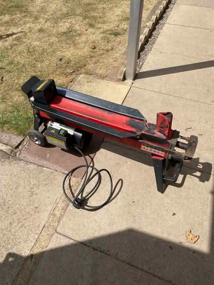 Photo of free Electric log splitter. (Priorslee TF2) #4