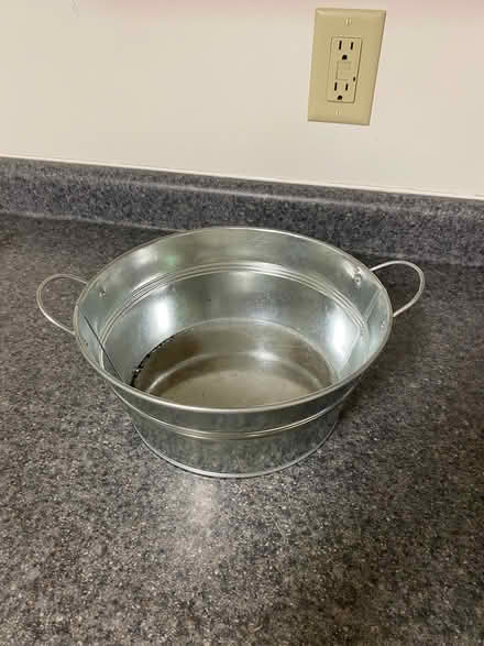 Photo of free 10" Metal Tub Cooler Gift pack (Crownsville/Gambrills/Crofton) #2