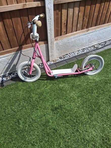 Photo of free Childs Pink Scooter. (Hadleigh SS7) #2