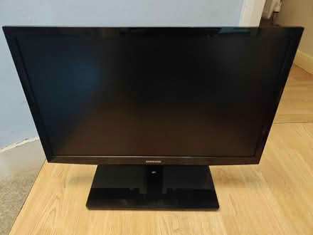 Photo of free Samsung T27B300EW 27" LCD TV (Charlton SE7) #1