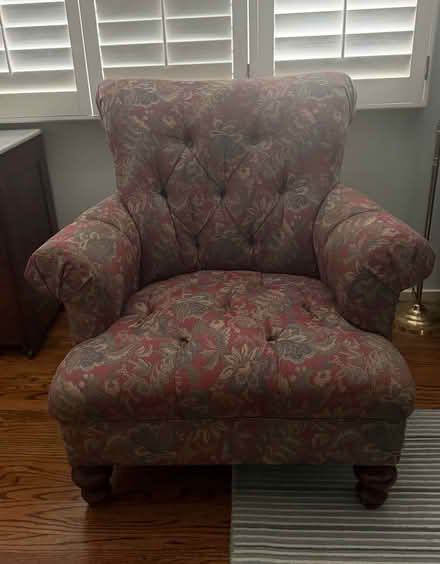 Photo of free Clean Comfortable Cozy Chair (Central San Rafael) #1
