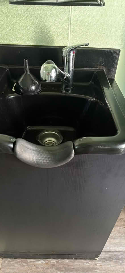 Photo of free Salon sink (Uxbridge Mas) #2