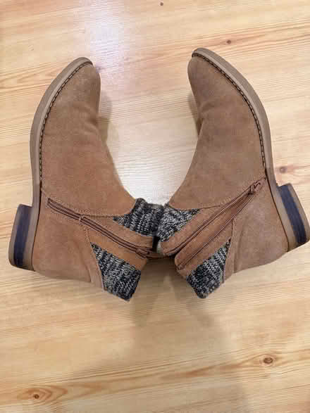Photo of free Female and male shoes (L4Z 4K1 , Forum drive) #4