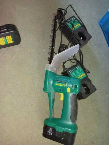 Photo of free Cordless hedge trimmer/grass shears (Kidlington OX5) #1