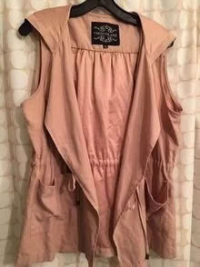 Photo of free Ladies peach vest with hood, Medium (L5L 5P5) #1