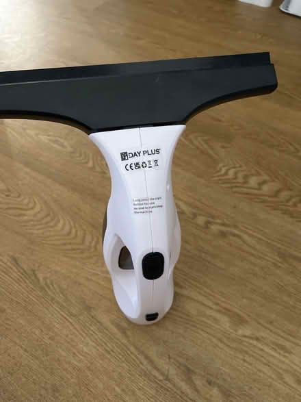 Photo of free Window suction device for cleaning windows and condensation (Hanover BN2) #2