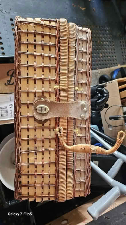 Photo of free Wicker Picnic Basket (Gee Cross Hyde SK14) #2