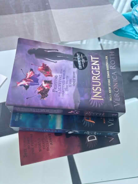 Photo of free Divergent 3 and cookbooks (S662QB) #1