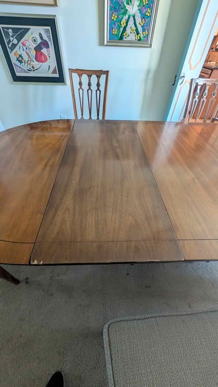 Photo of free Dining room table and chairs (Teaneck, NJ) #4