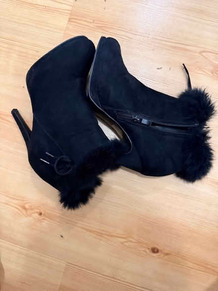 Photo of free Female and male shoes (L4Z 4K1 , Forum drive) #1