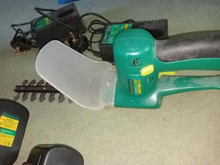 Photo of free Cordless hedge trimmer/grass shears (Kidlington OX5) #2
