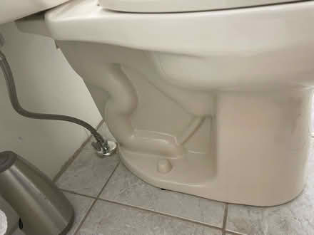 Photo of free Toilet. Clean and gently used (Fort Pierce, FL) #4