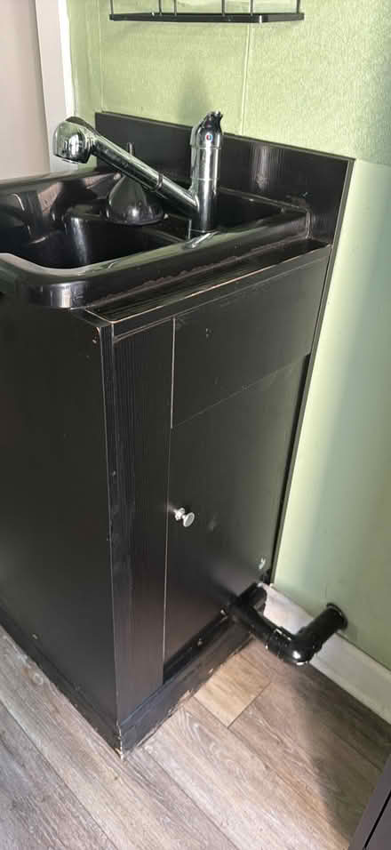 Photo of free Salon sink (Uxbridge Mas) #1
