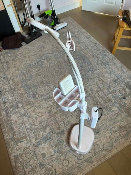 Photo of free Magnifying illuminated lamp (Twyford RG10) #1