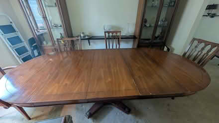 Photo of free Dining room table and chairs (Teaneck, NJ) #1